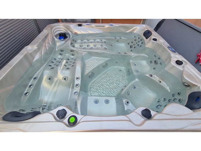 virivka new maximus oyster opal zhora priestranny wellness priestor pre viac osôb
