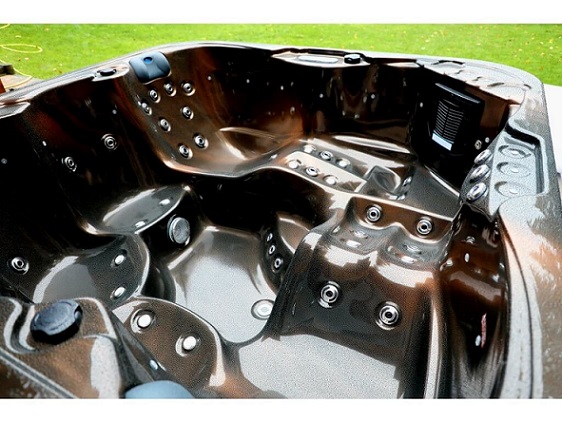 Vírivka Split Mayan Copper trysky – detail hydromasážnych trysiek v prevedení Mayan Copper