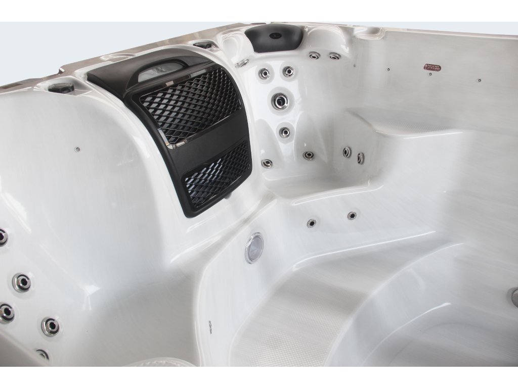 SwimSpa 805 – detail filtračného systému a technologickej časti pre krištáľovo čistú vodu
