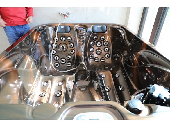 vrchný pohľad na vírivku sun vo farbe mayan cooper akrylový povrch aristech acrylics