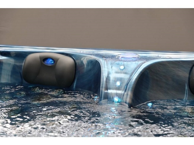vírivka puma ocean wave hydromasážne trysky v prevádzke s prúdom vody